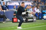 Stefan Leitl, Coach von Hertha BSC, gestikuliert an der Seitenlinie.
