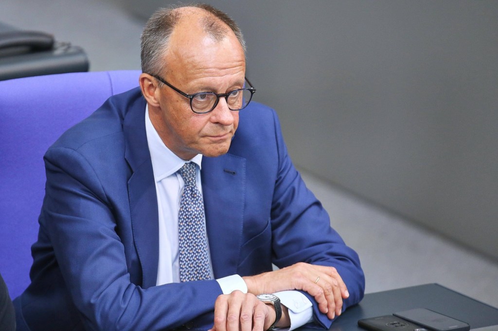 Bundeskanzler verdienen relativ weniger