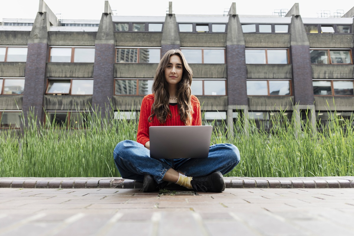 Die Generation Z hat jetzt schon Angst vor der Rente? Warum diese Angst nicht unbegründet ist und was junge Menschen jetzt schon tun können.