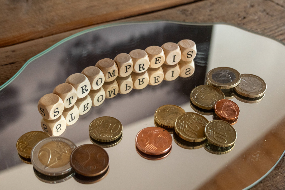 Teurer Strom statt Steuer-Senkung! Plan der Bundesregierung enthüllt: Alle sollen zahlen – nur Industrie wird wieder verschont!